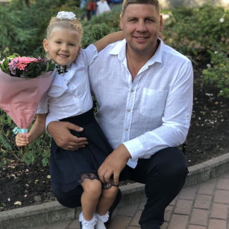 Тато 4-х донечок!!! Люблячий чоловік, турботливий батько, успішний бізнесмен. Такі чоловіки існують?