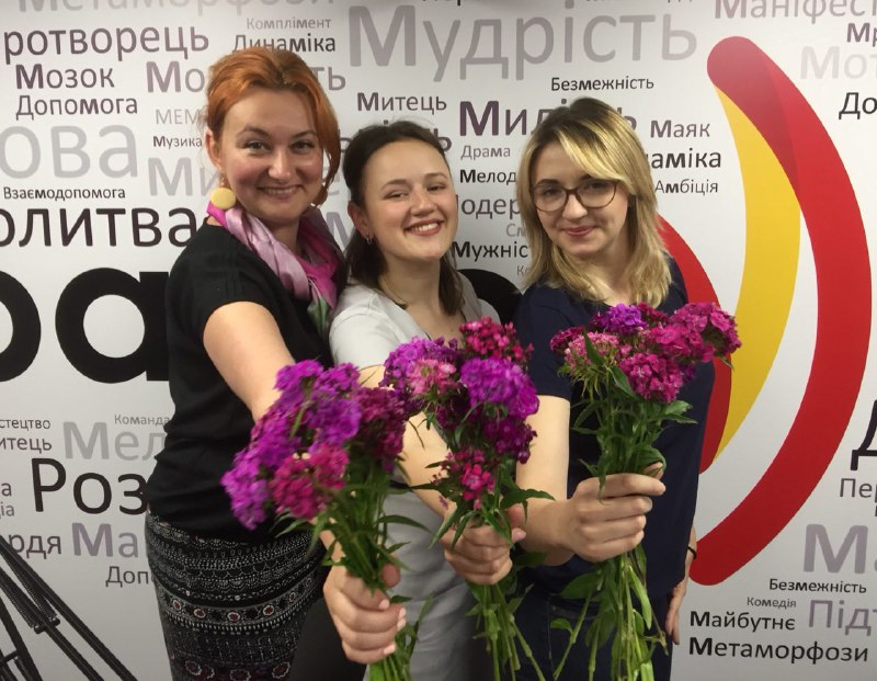 ДівчачийLive: "Що вас робить щасливими і не дуже?:))"