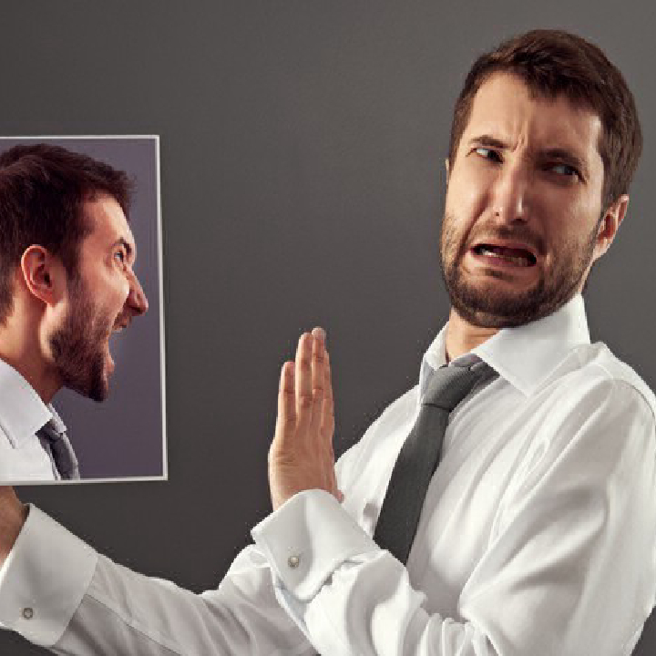 Самокритика: Робить сильнішим чи вбиває?