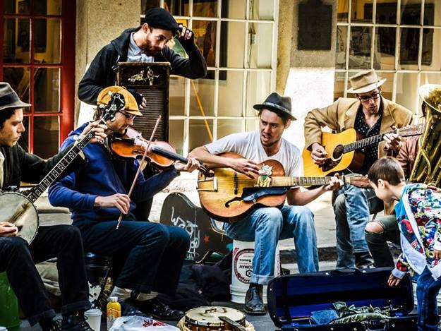 "Про що співає Україна?"