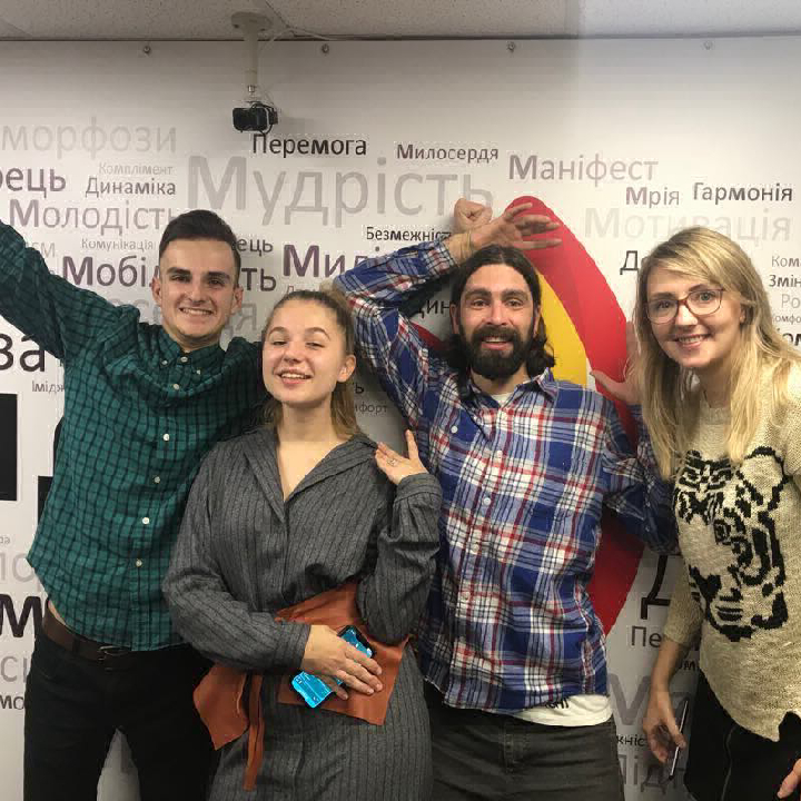 Юність - це перевага чи все ж недолік?